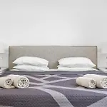 Modern Sea View Apartment Peyia