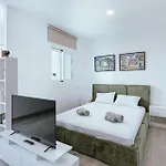 Modern Sea View *