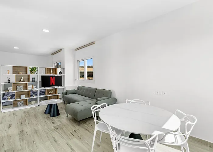 Modern Sea View Apartmán *