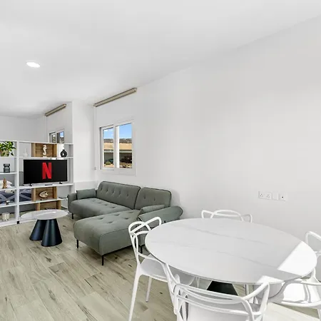 Modern Sea View Apartment *