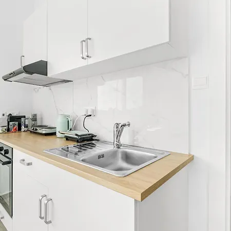 Modern Sea View Apartment Peyia