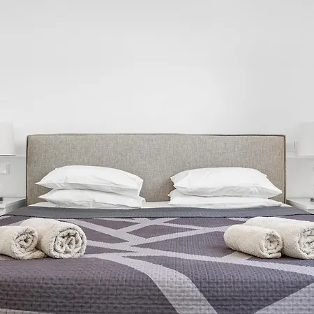 Modern Sea View Apartment Peyia