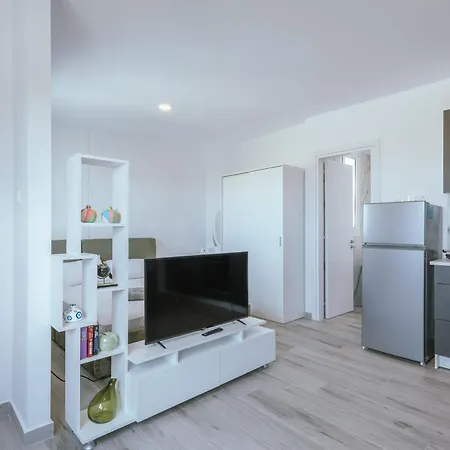Modern Sea View Apartment Peyia