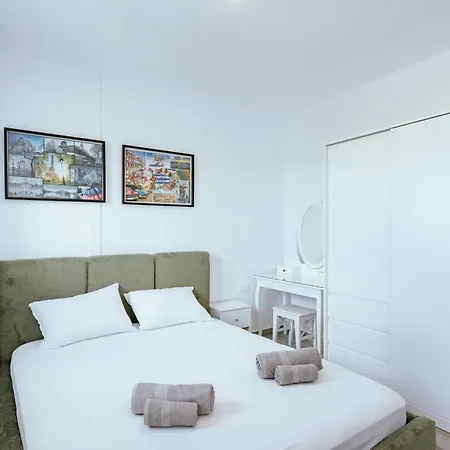 Modern Sea View Apartment *