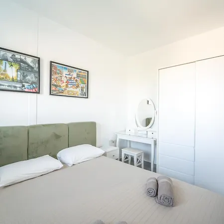 Modern Sea View Apartment *