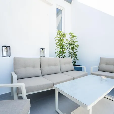 Modern Sea View *